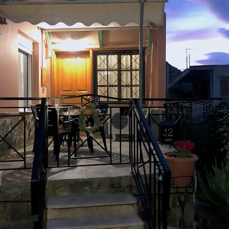 Eleni's House Апартаменты *
